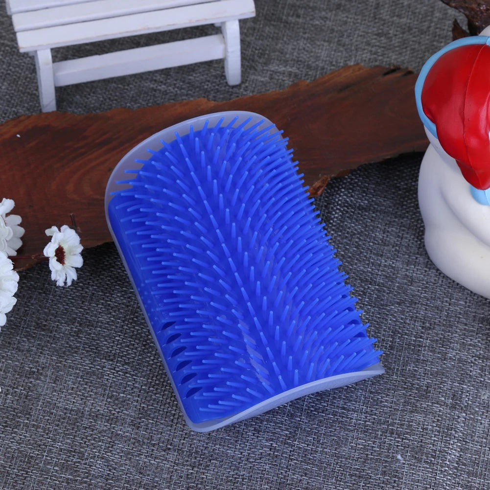 Pet corner brush, scratching comb with plastic bristles.