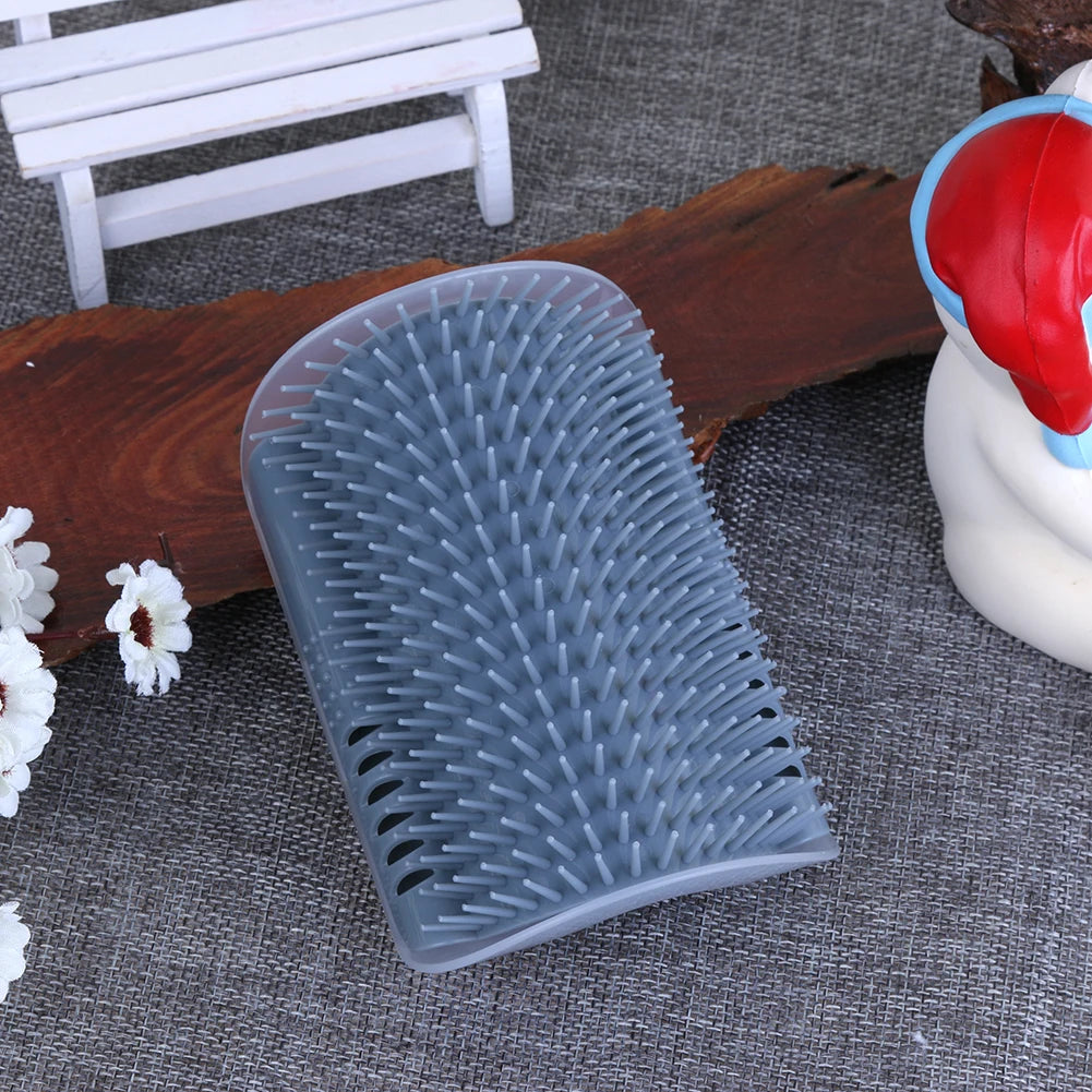 Pet corner brush, scratching comb with plastic bristles.